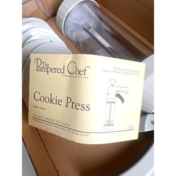 The Pampered Chef Cookie Press With 16 Discs & Recipe Cards - Picture 5 of 6